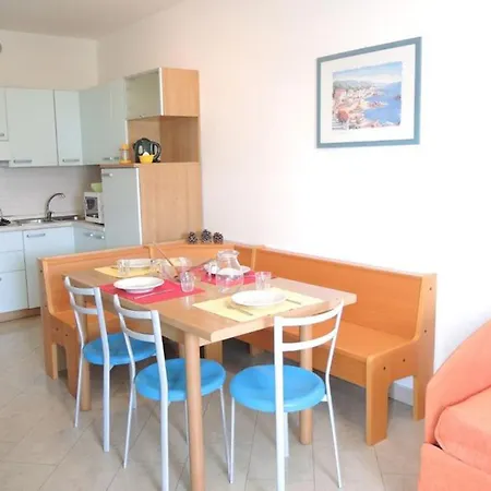 Modern Flat Close To The Apartament