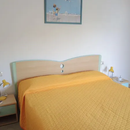 Modern Flat Close To The Apartament