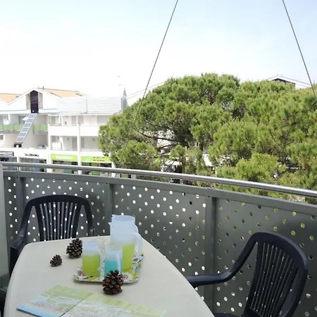 Apartament Modern Flat Close To The