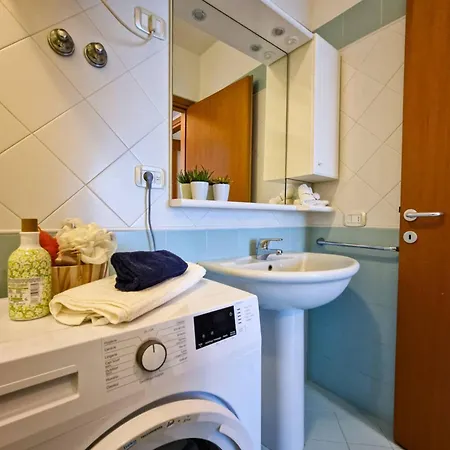 Modern Flat Close To The Appartamento